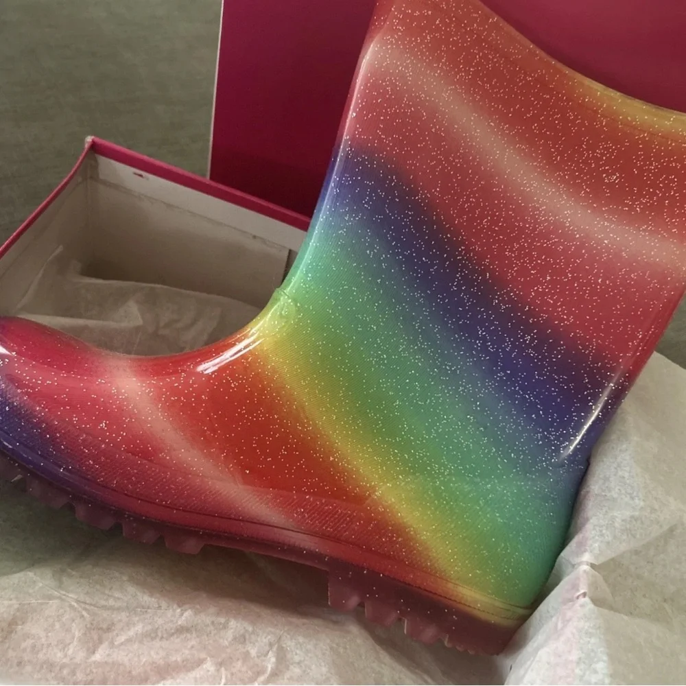 Olive & Edie rainbow rainboot LU size 5 Waterproof NEW